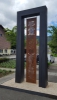 Foto einer stelenartigen Kunstinstallation